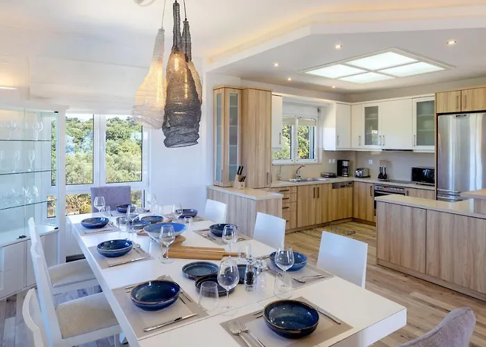 Trinity Willa Retimno